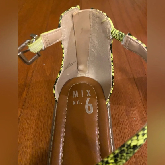 Barely worn sandals—like new! - Picture 6 of 9